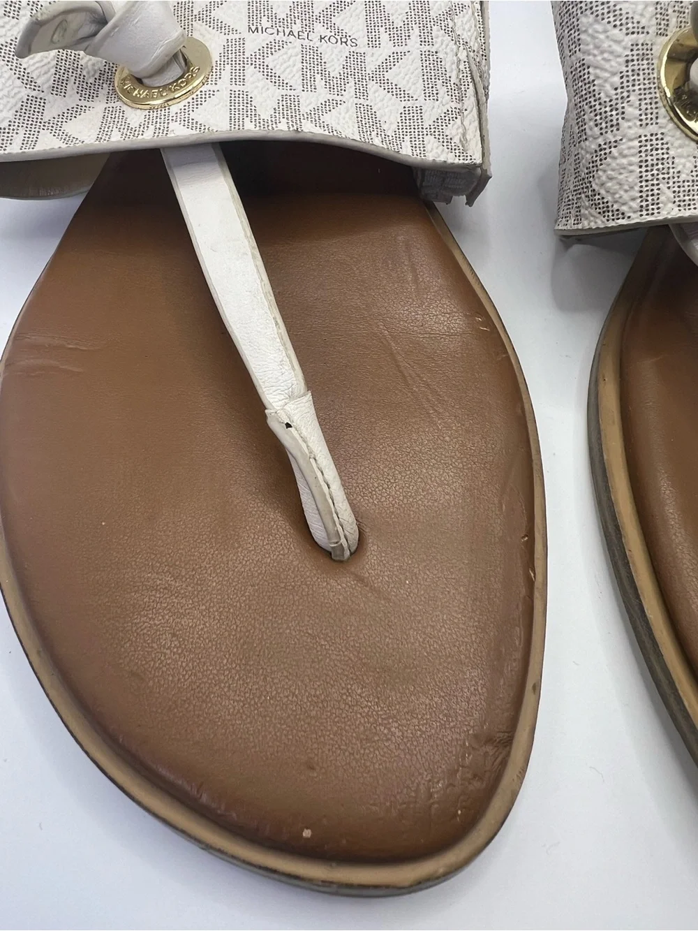 Michael Kors Cindy Flat Thong Sandals Size 6.5 Vanilla MK Logo Print